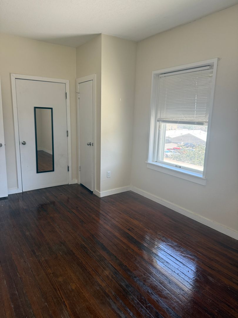 Liberty Apartment: 112 E Franklin St