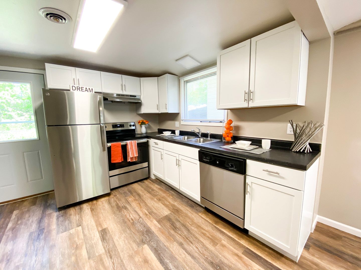 Madison Apartment: 2302 W Badger Rd STE 1A