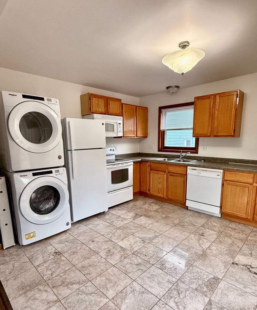 Madison Apartment: 2006 Floyd Place