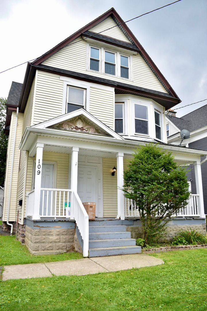 Buffalo Apartment: 109 Unger Ave.