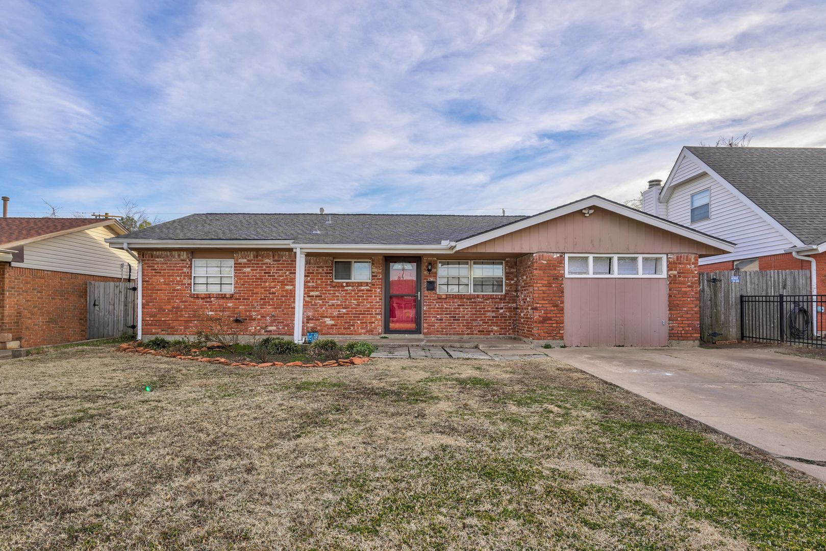 Yukon House: 218 East Cherry Avenue