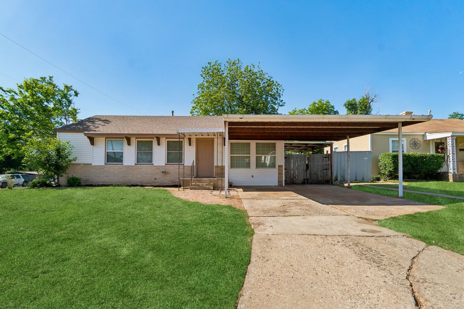 Del City House: 4036 pine Ave