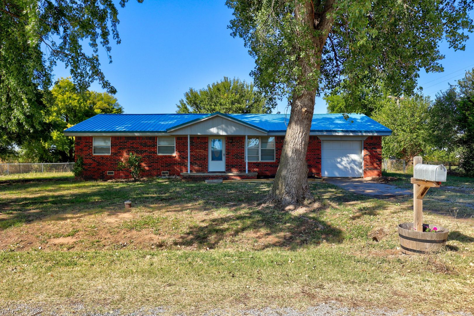 yukon House: 15375 W Funston