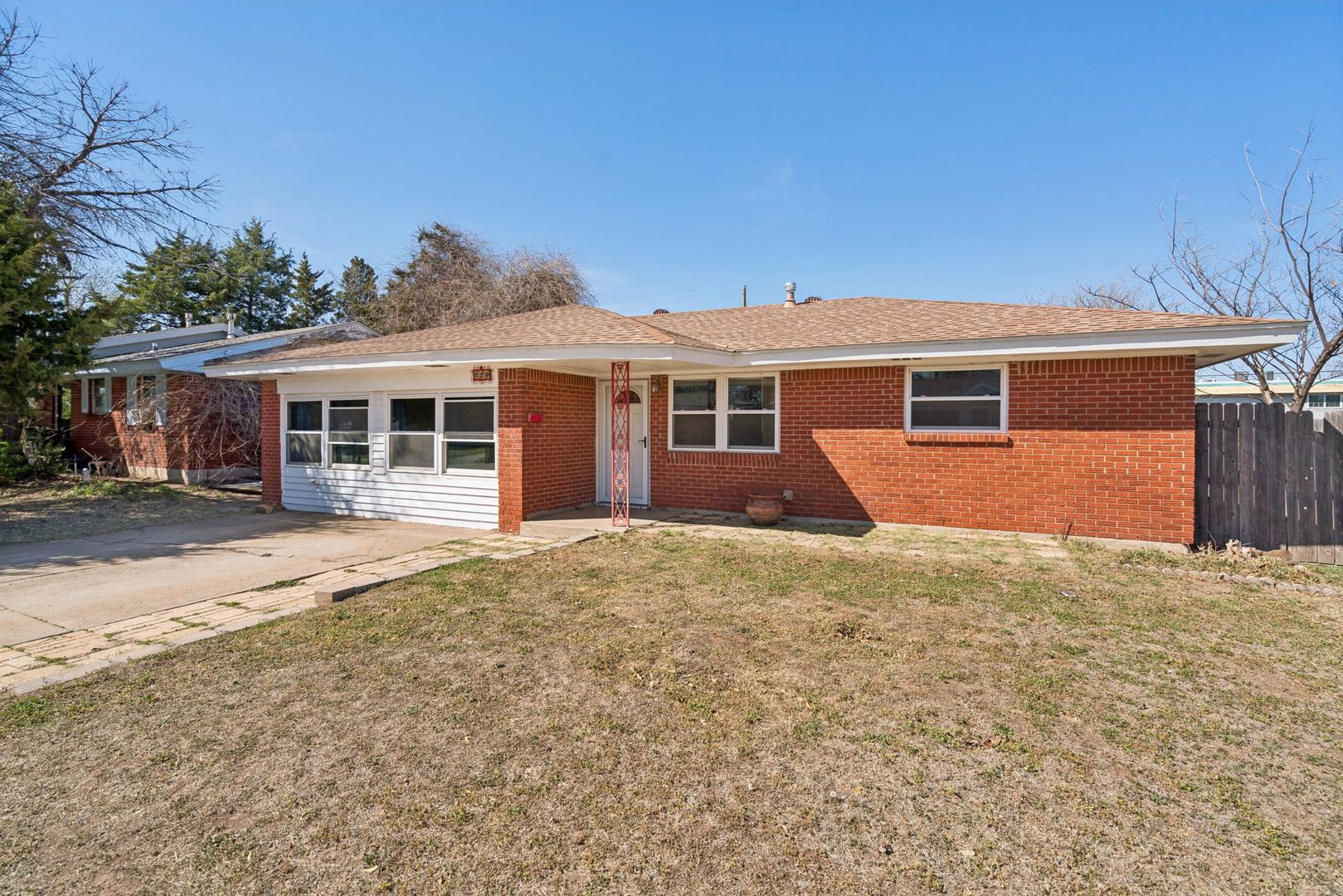 Moore House: 829 nw 9th st