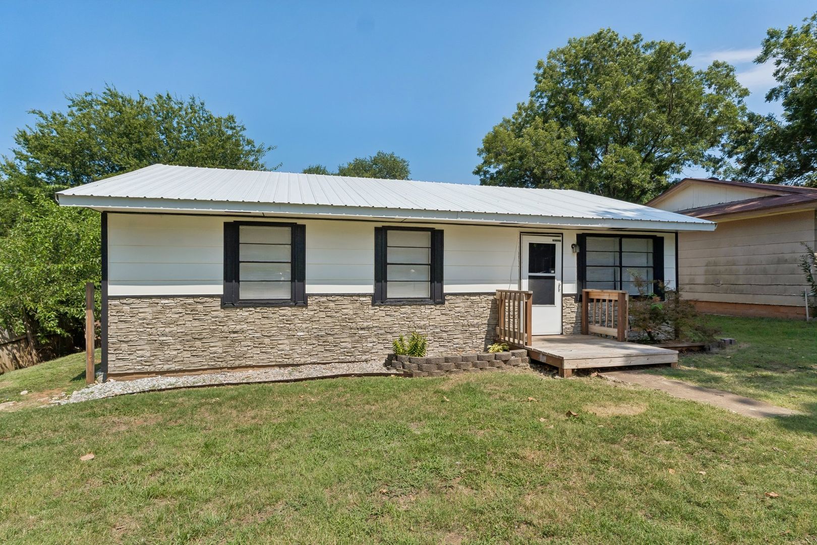 Noble House: 511 s 7th st