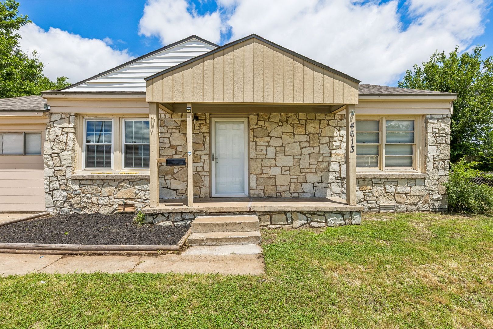 Del City House: 4613 SE 28th St