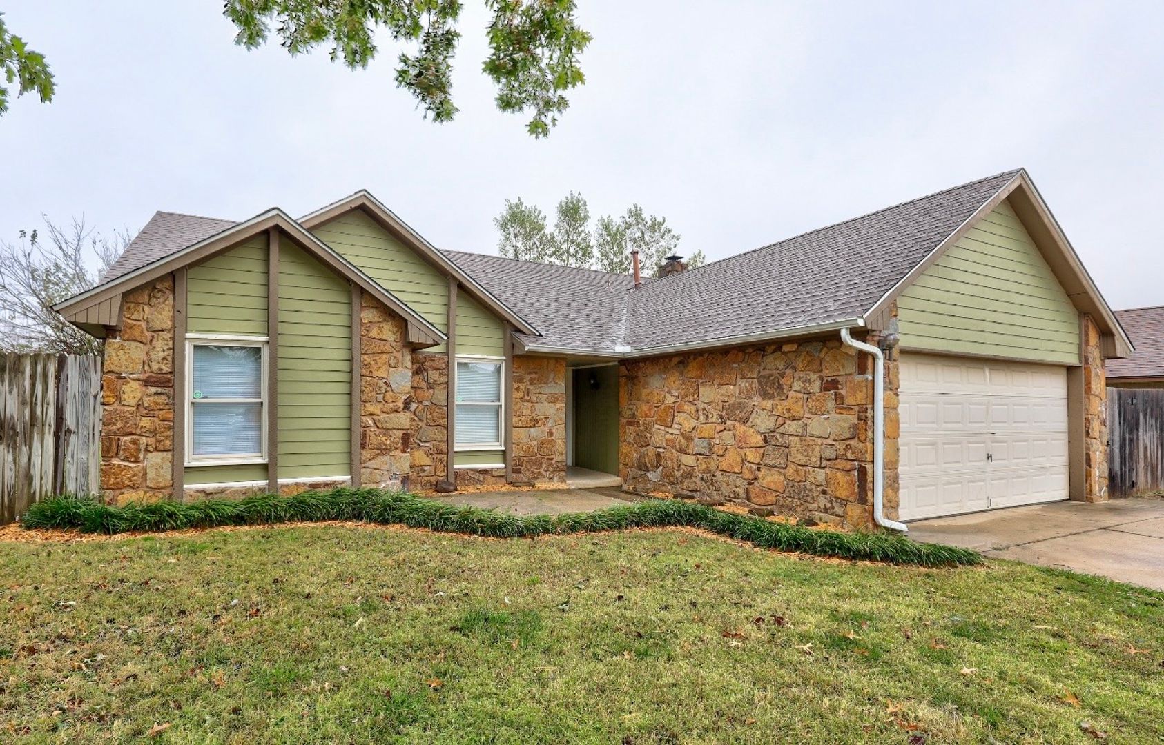 Moore House: 1308 Smoking Tree St.