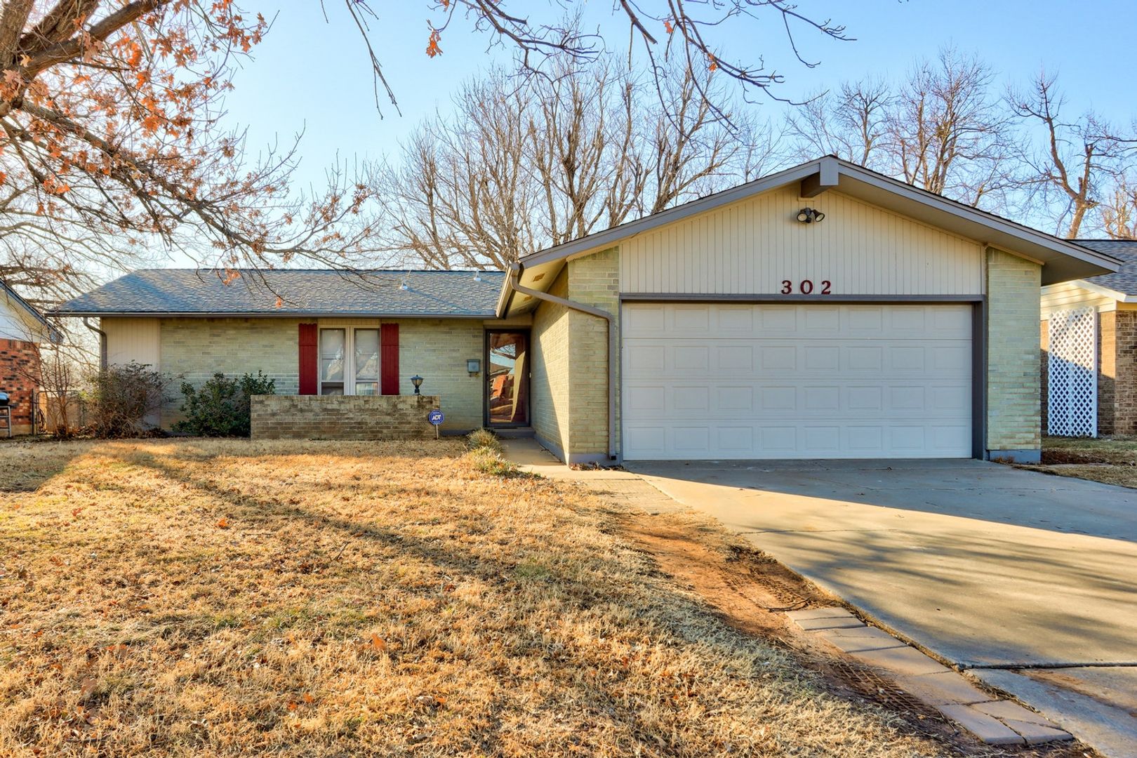 Yukon House: 302 N Brairwood St