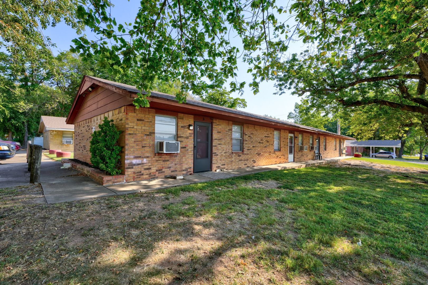 Noble Apartment: 219 s 4th st
