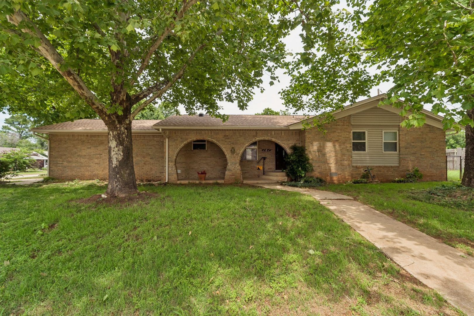 Moore House: 101 oakside Dr