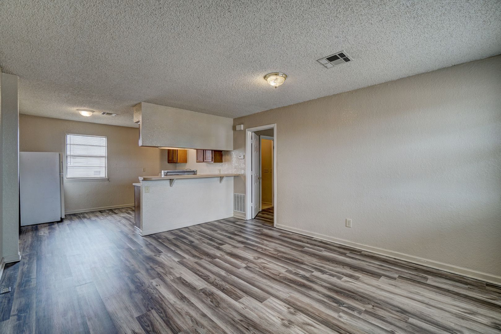 Mustang Apartment: West Westchester Way