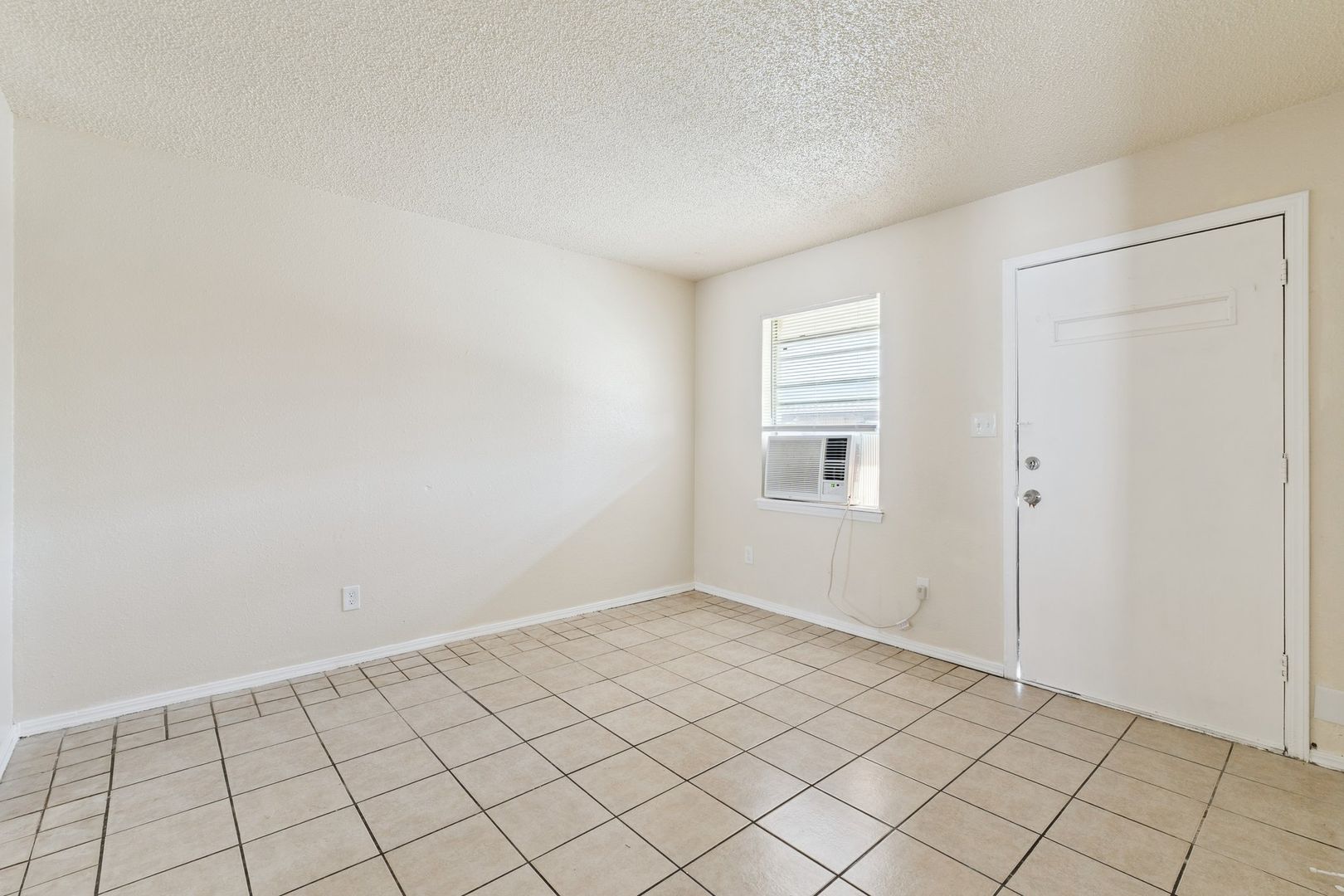 Noble Apartment: 217 s 4th st