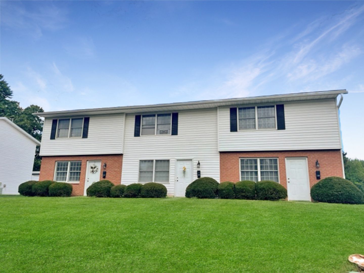 Ashland Apartment: 1116 - 1136 Hillcrest Drive