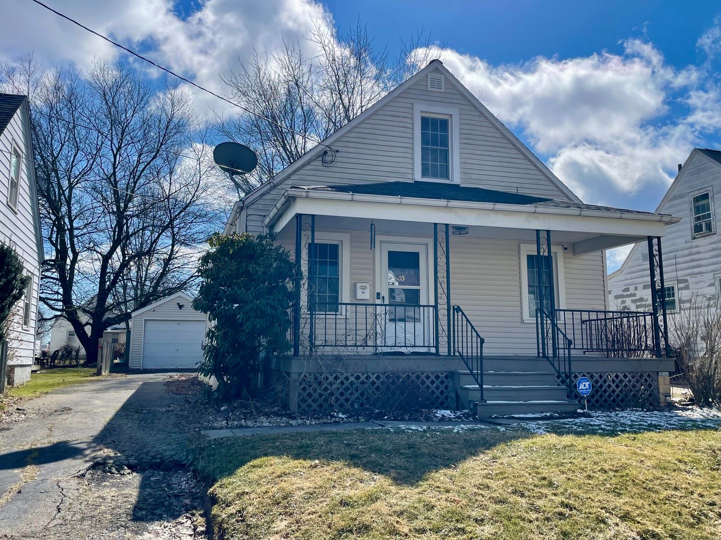 Mansfield House: 55 W Raleigh Ave