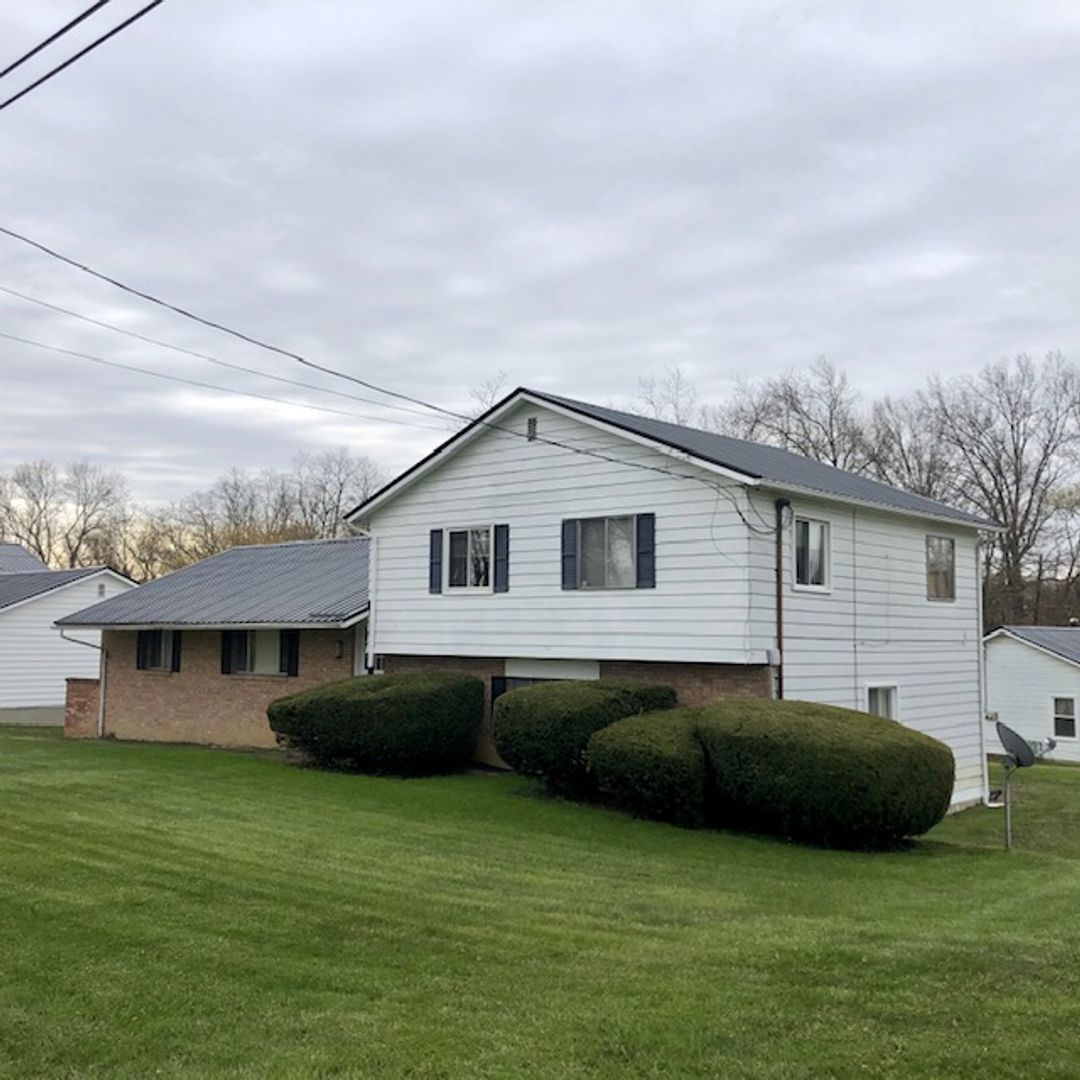 Ashland Apartment: 1071/1075 W Main Street