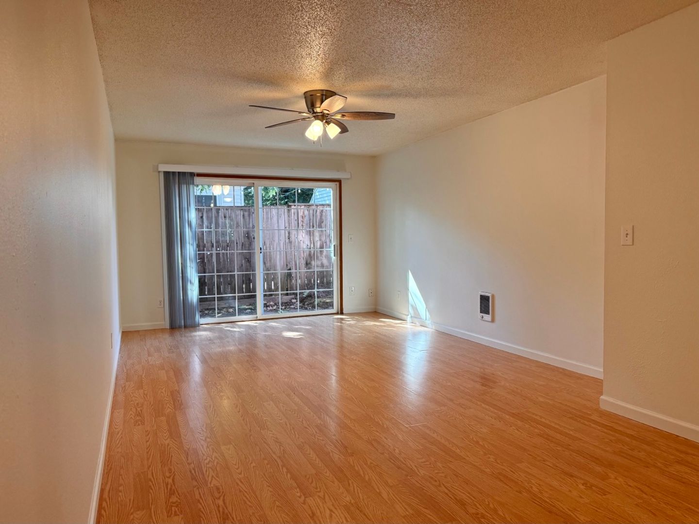 Portland Apartment: SE 40th Ave, 97202
