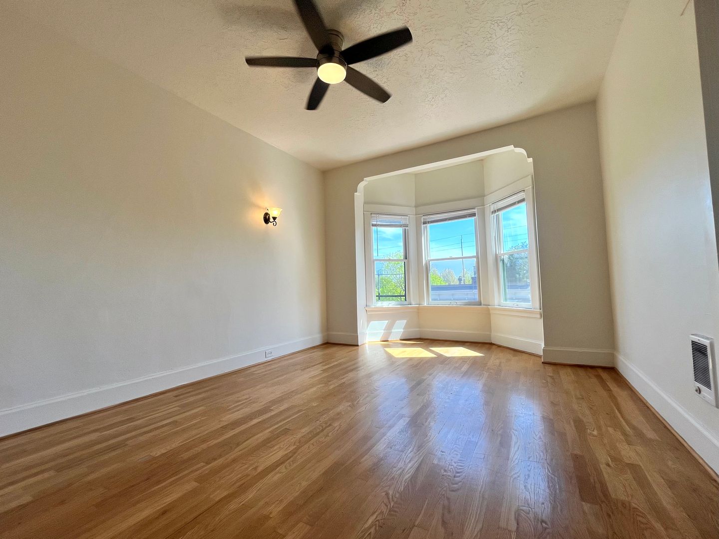 Portland Apartment: 2164 NW Hoyt Street,