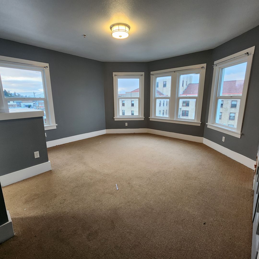Astoria Apartment: 1543 Exchange St