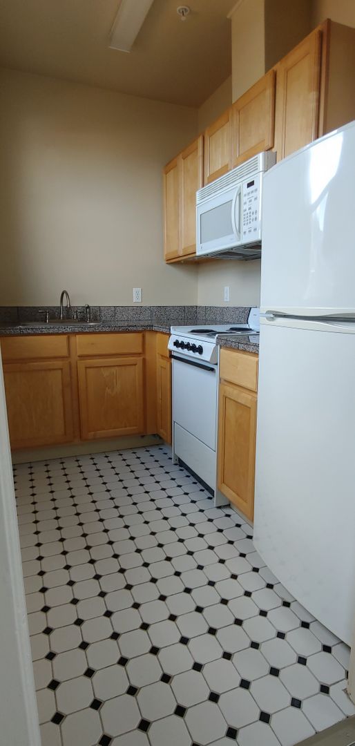 Astoria Apartment: 1543 Exchange St