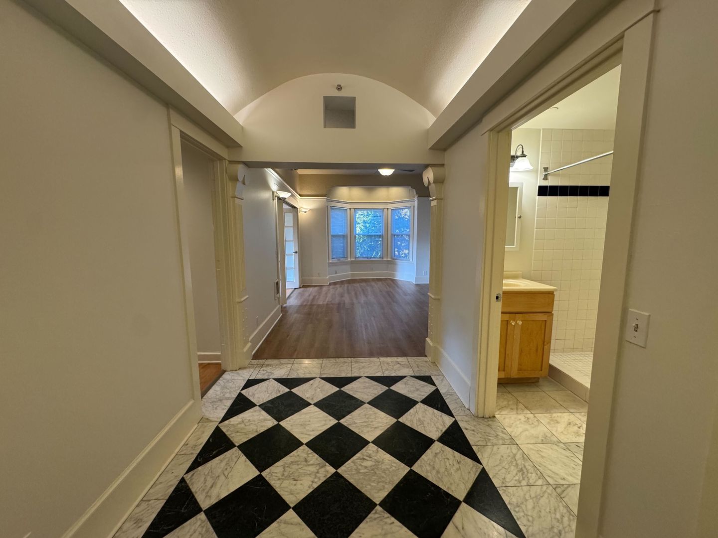 Portland Apartment: 2164 NW Hoyt Street,