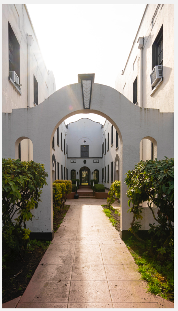 Portland Apartment: 1650 SE Hawthorne Blvd