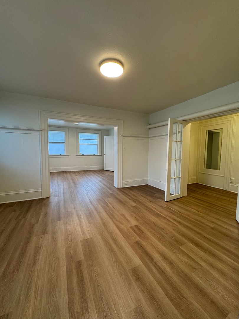 Portland Apartment: 931 NW 20th Ave