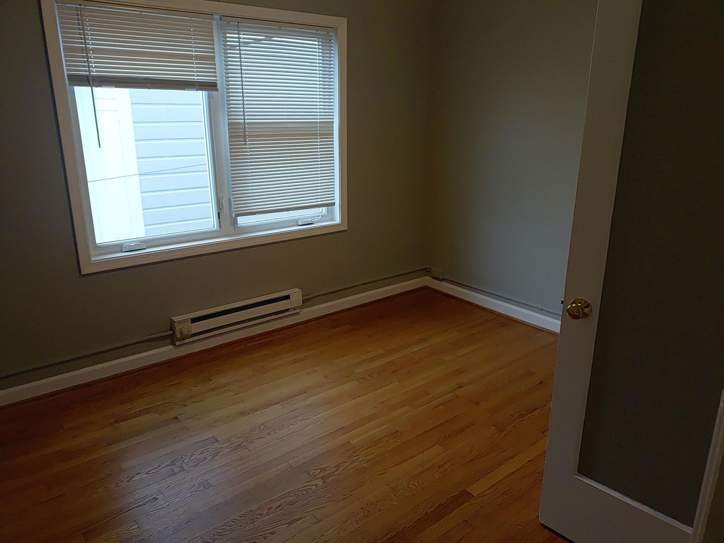 Astoria Apartment: 1527 Exchange St