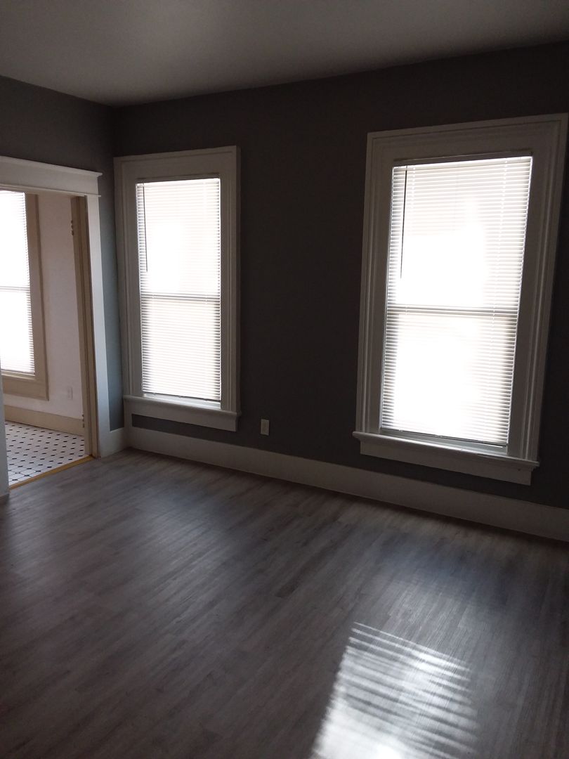 Astoria Apartment: 1543 Exchange St