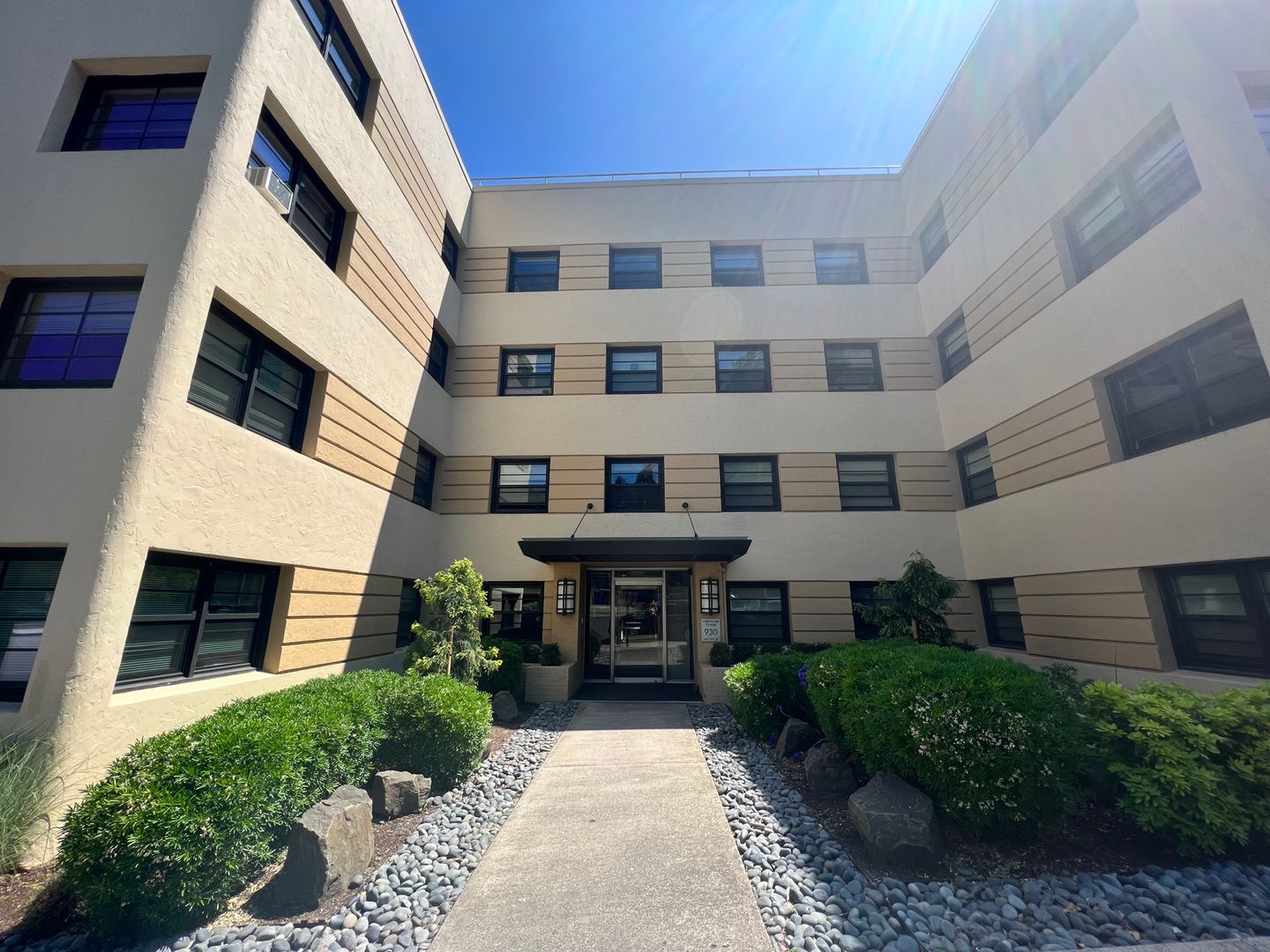 Portland Apartment: 930 NW 25th Place