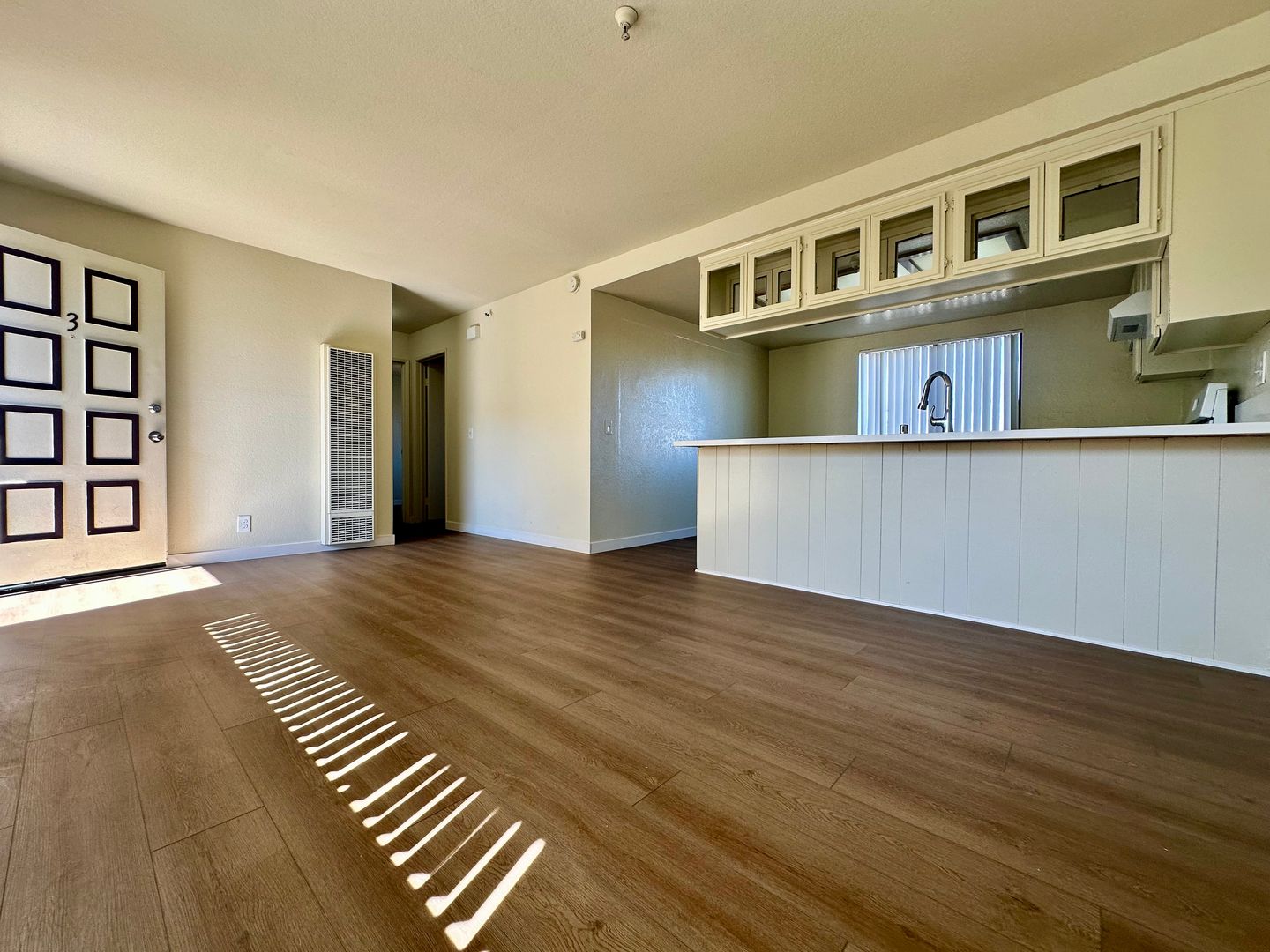 Hawthorne Apartment: 5021 W. 118th Place