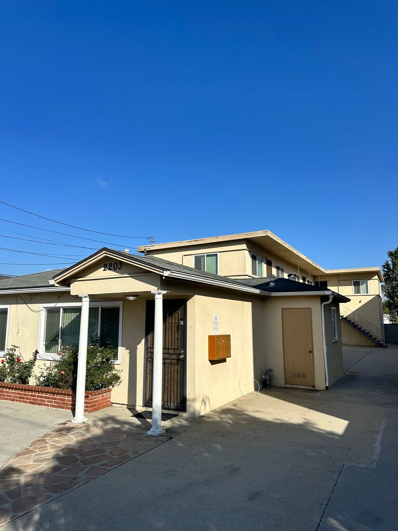 Redondo Beach Apartment: 2203 Rockefeller Lane