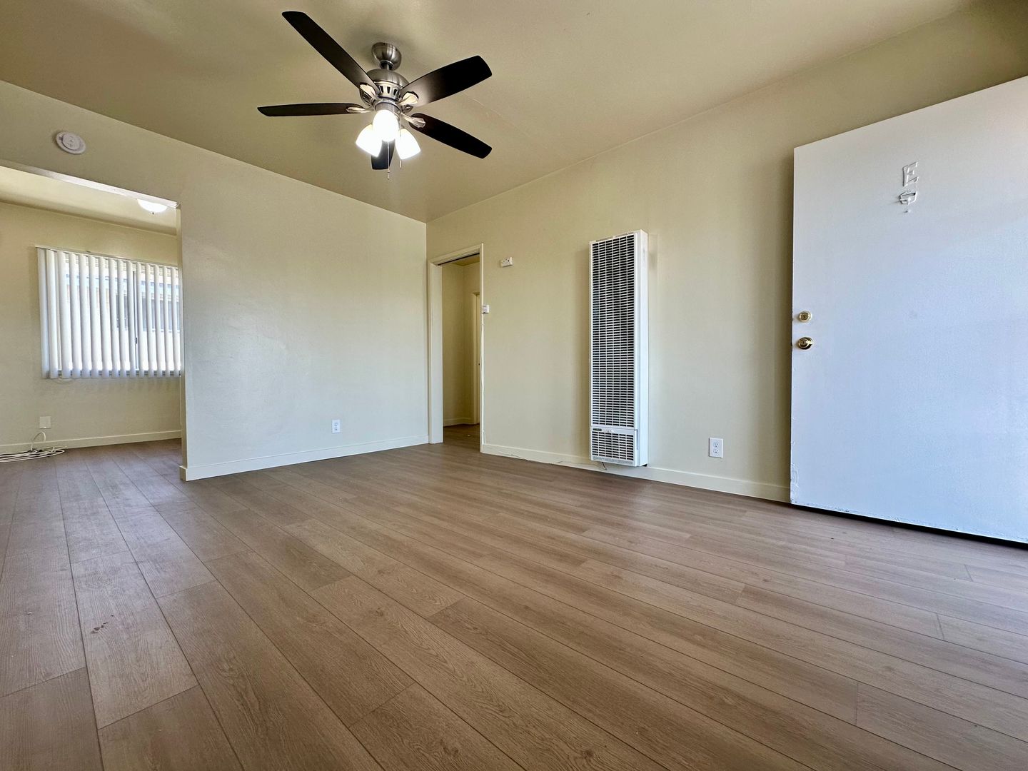 Hawthorne Apartment: 4588 El Segundo Blvd. ($300)