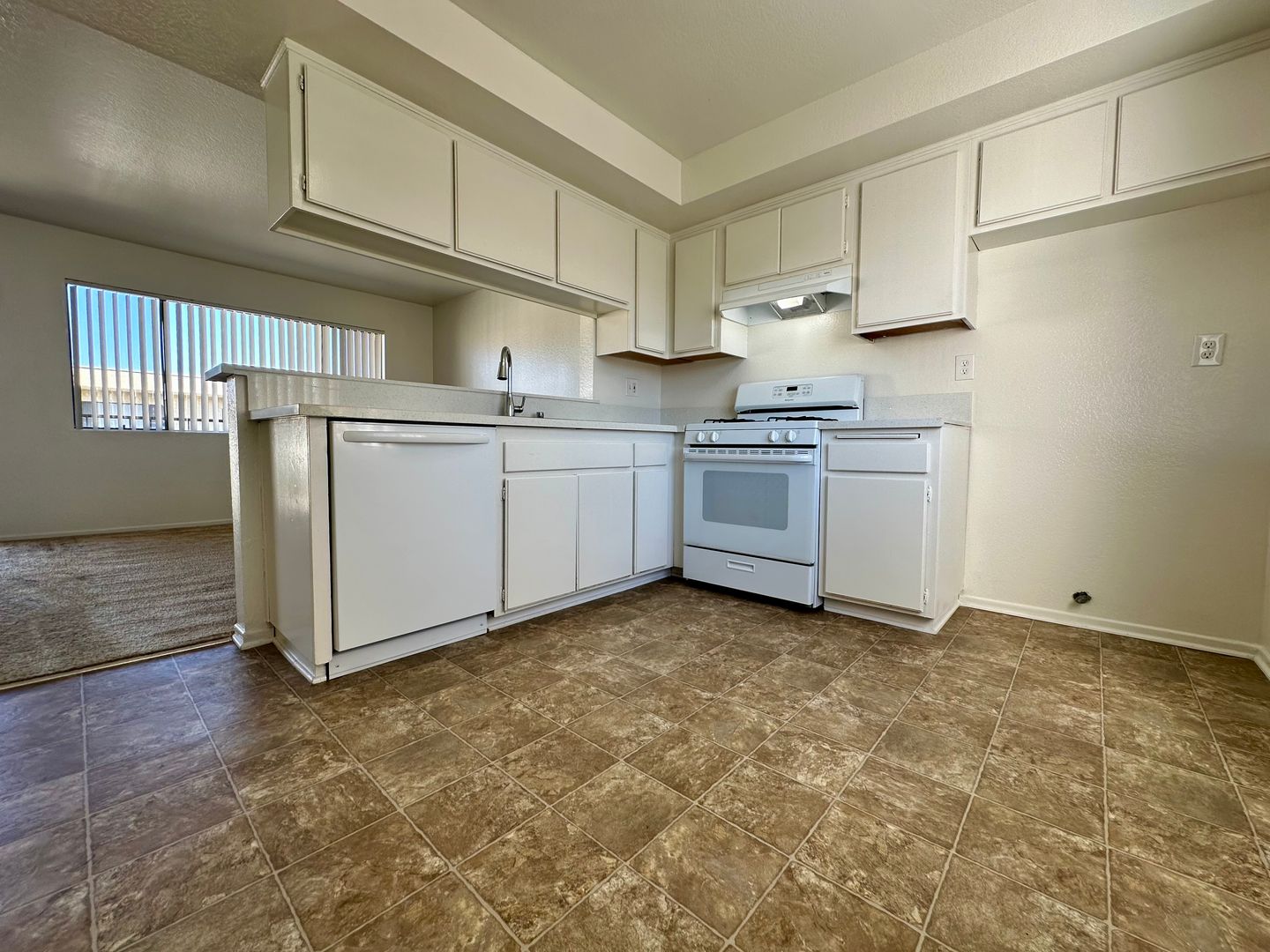 Hawthorne Apartment: 4900 W.118th Place (6%)