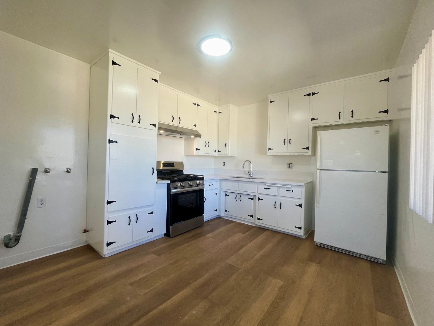 Redondo Beach Apartment: 2216 Carnegie Lane