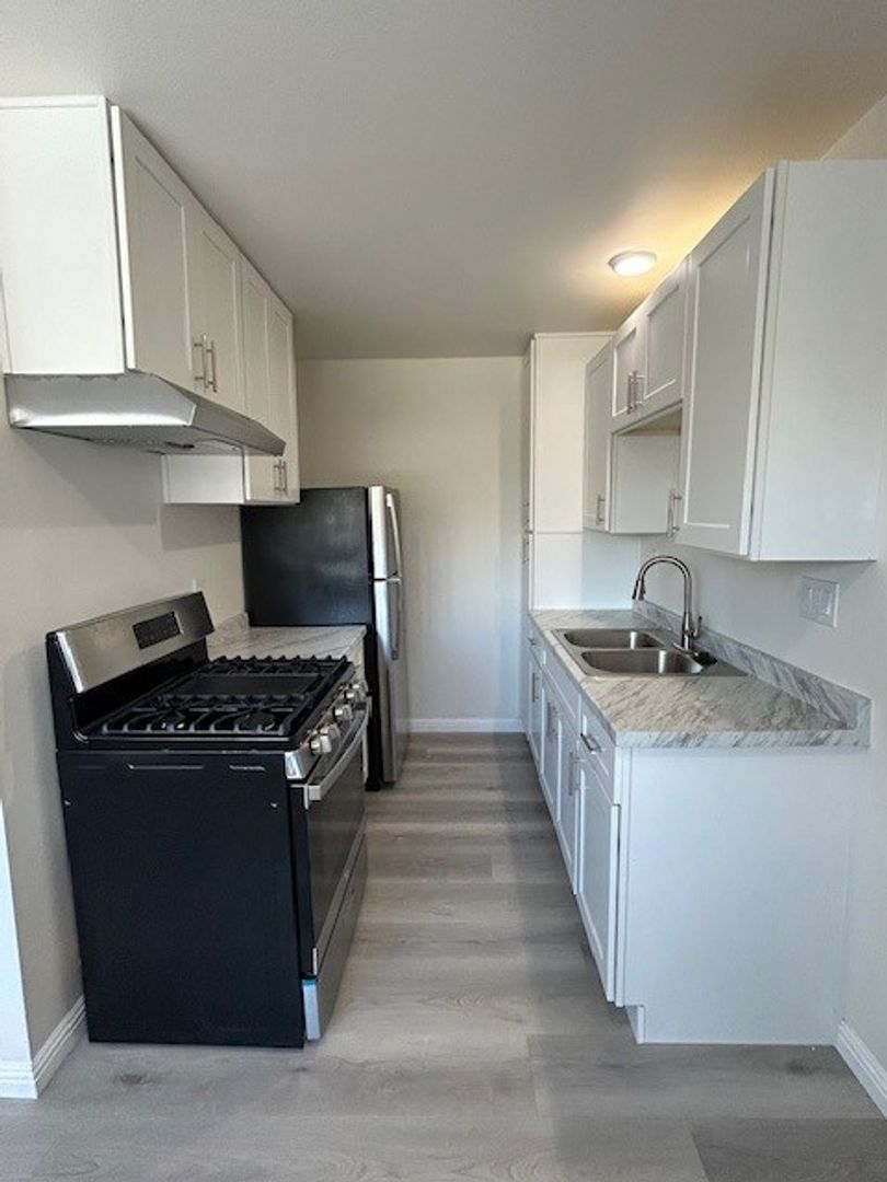 Inglewood Apartment: 652 E. 97th Street