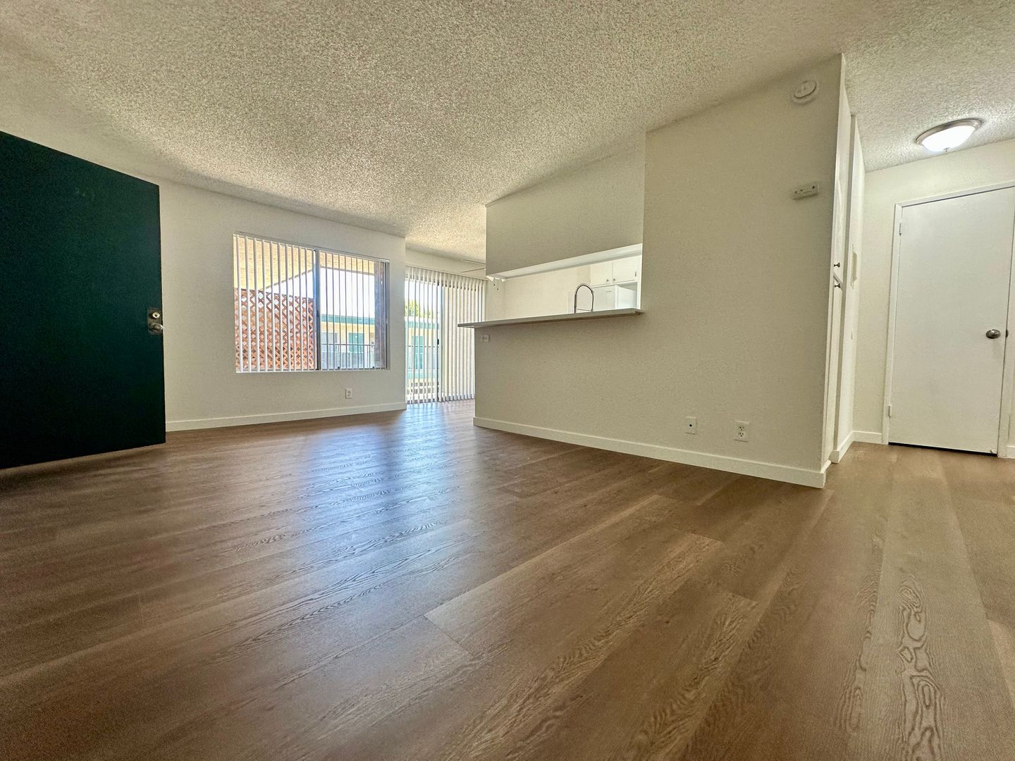 Hawthorne Apartment: 4141 Rosecrans Avenue