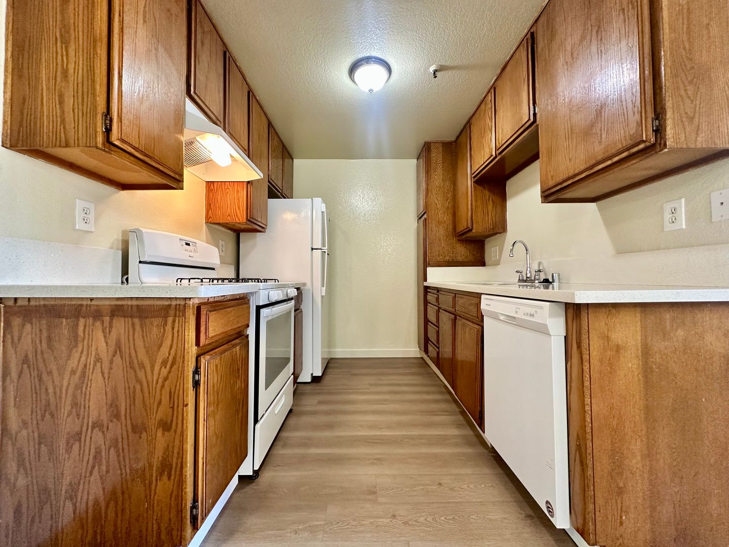 Hawthorne Apartment: 11982 Truro Avenue