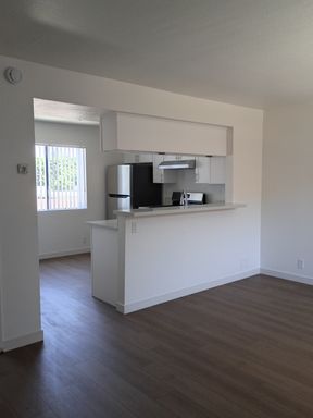 Upgraded 2 bedroom W/ office space and or Den area – photo 1
