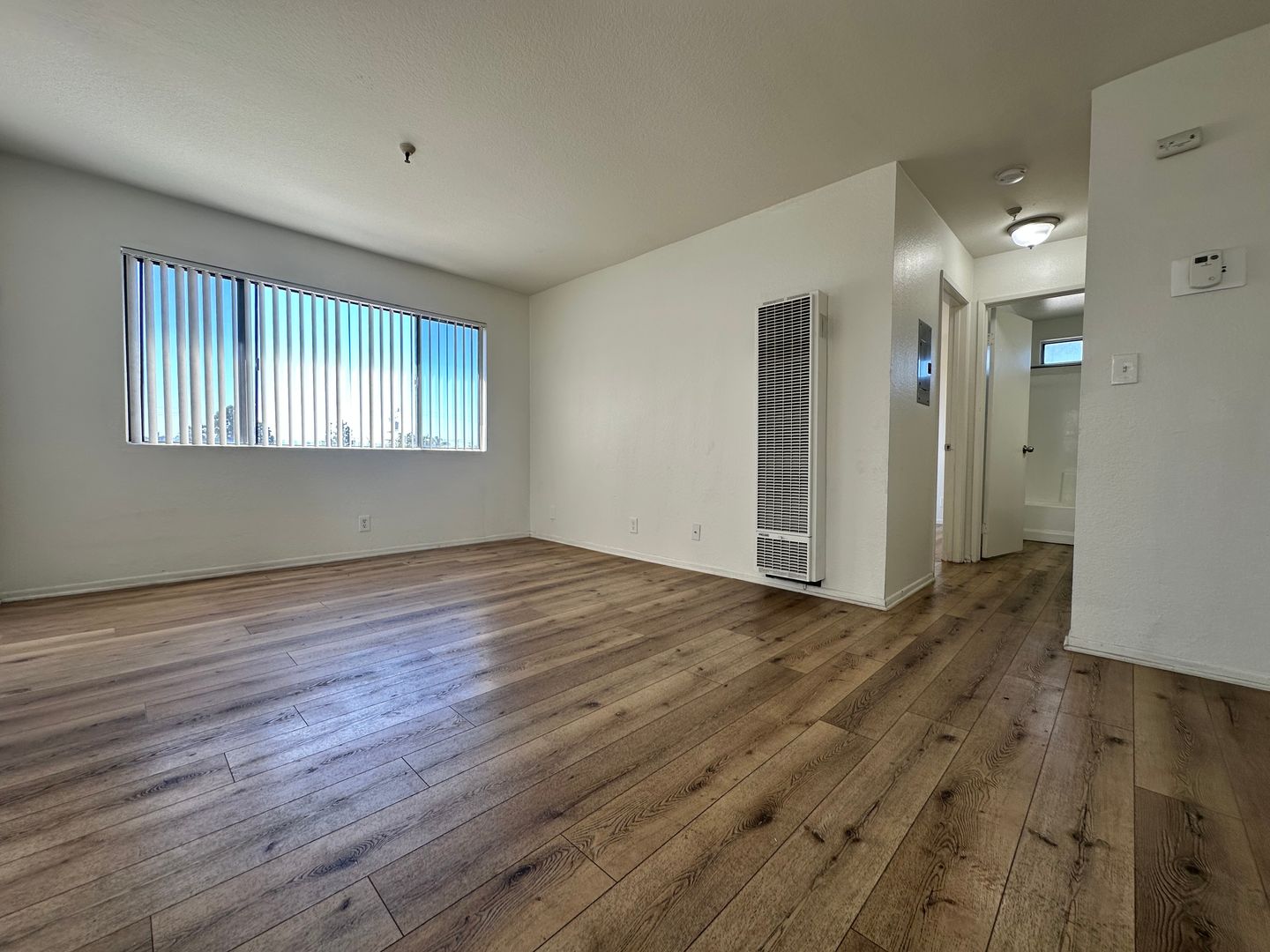 Hawthorne Apartment: 4022 W. 141st Street (5%)