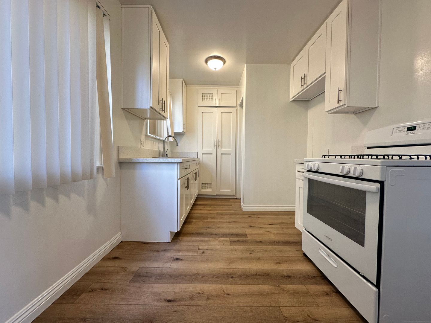 Hawthorne Apartment: 4588 El Segundo Blvd. ($300)