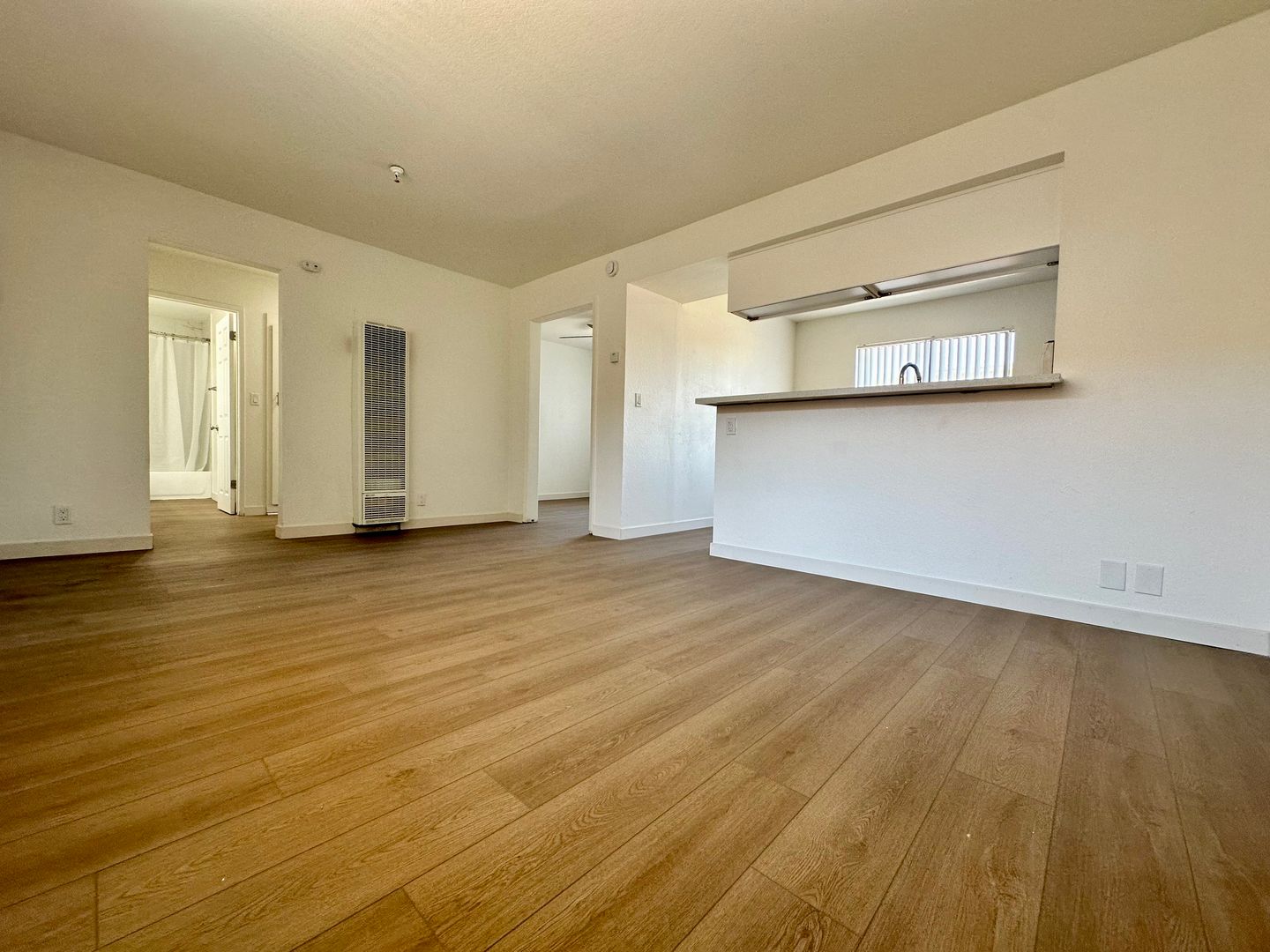 Hawthorne Apartment: 4862 W. 118th Place