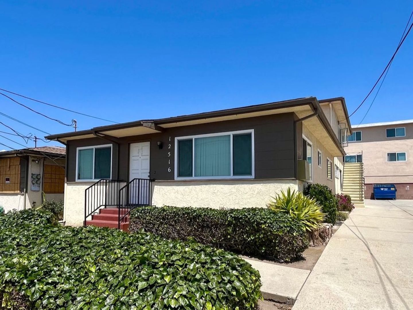 Hawthorne Apartment: 12516 Truro Avenue