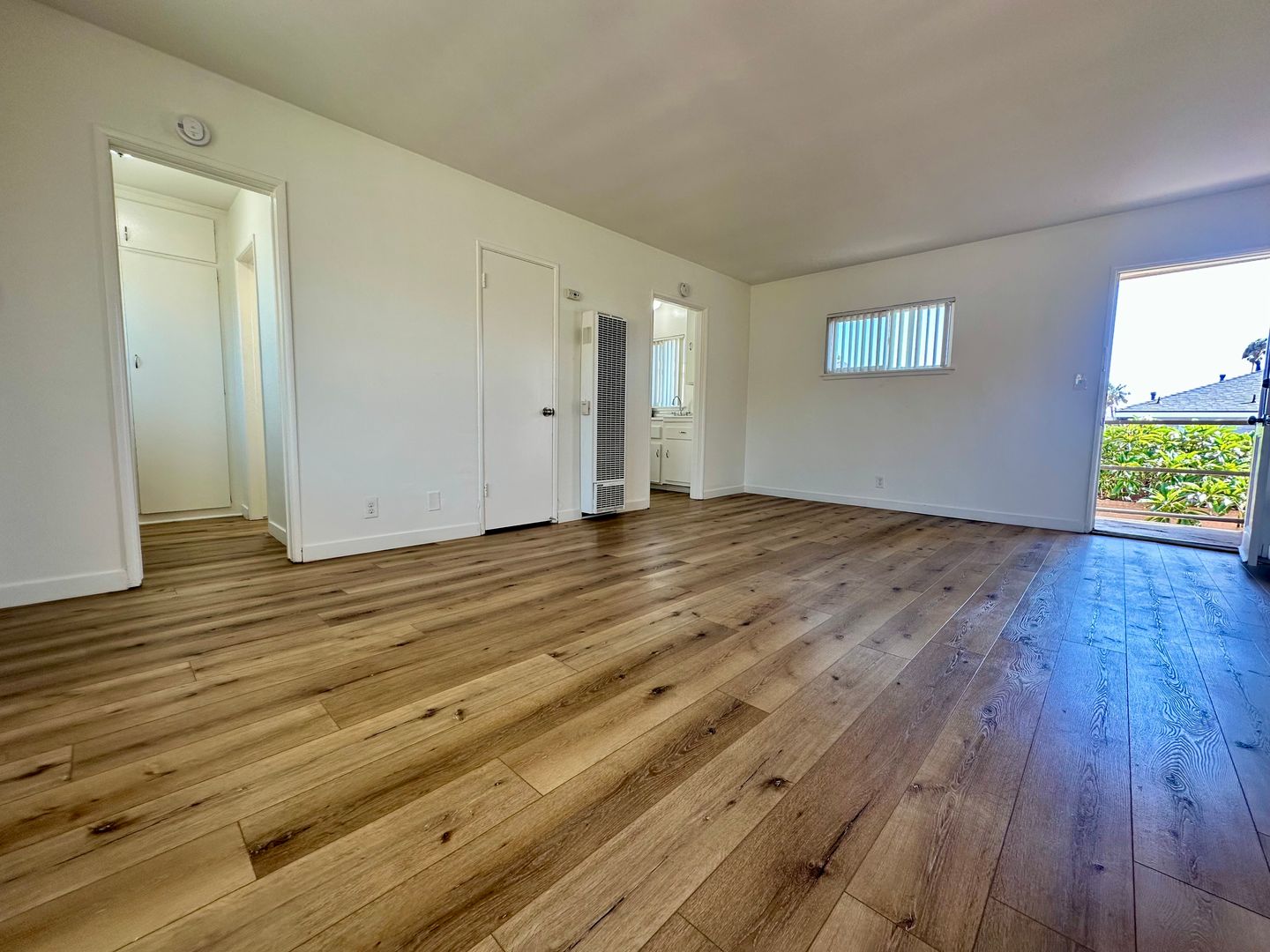 Hawthorne Apartment: 12522 Truro Avenue