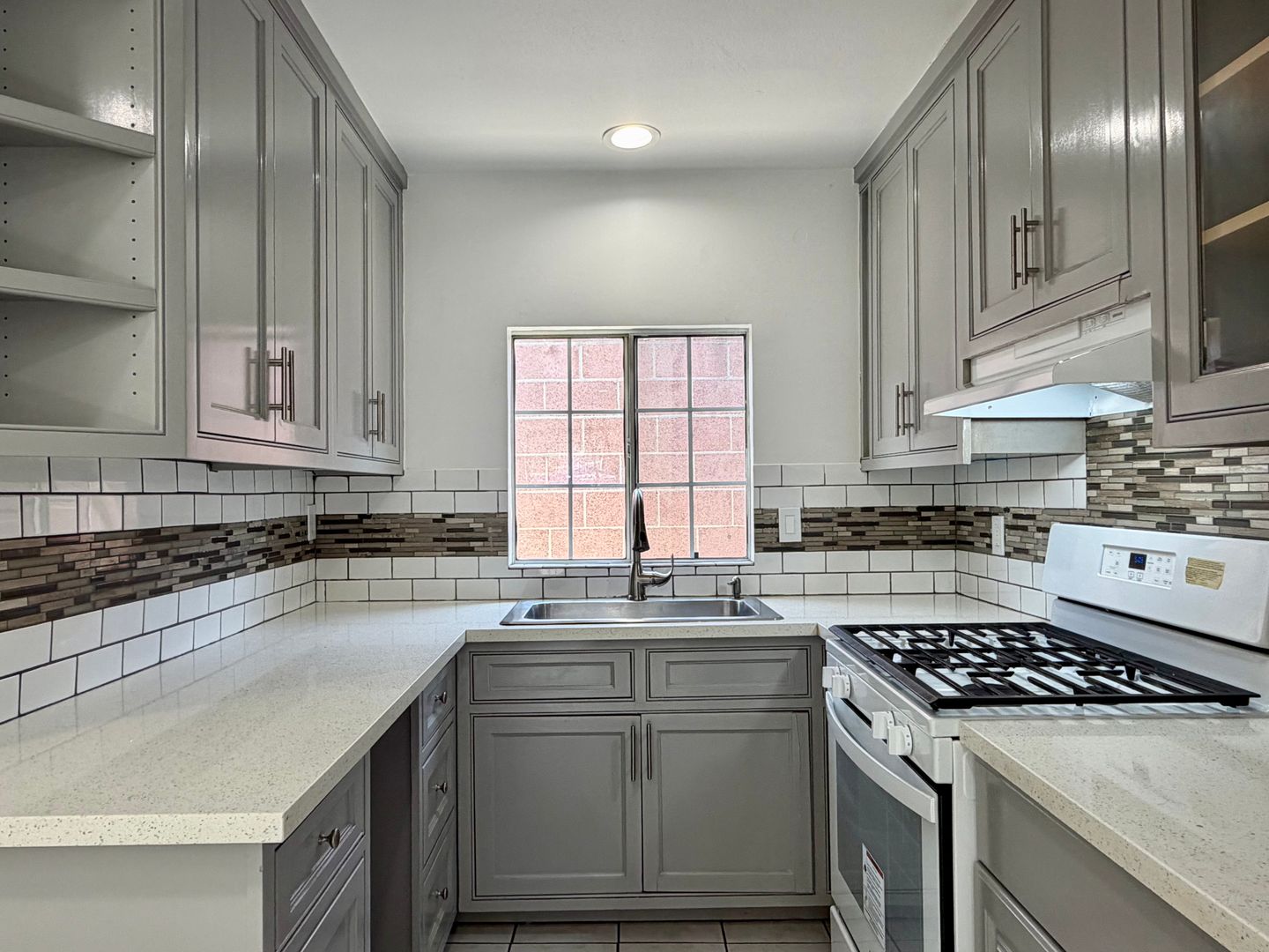 Lawndale Apartment: 4522-24 w. 172nd Street