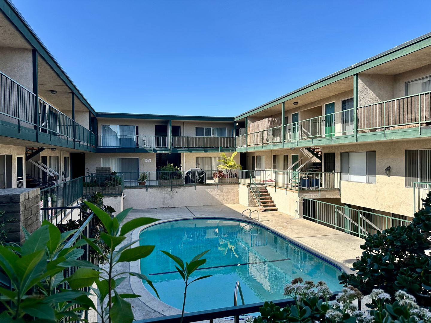 Hawthorne Apartment: 4141 Rosecrans Avenue