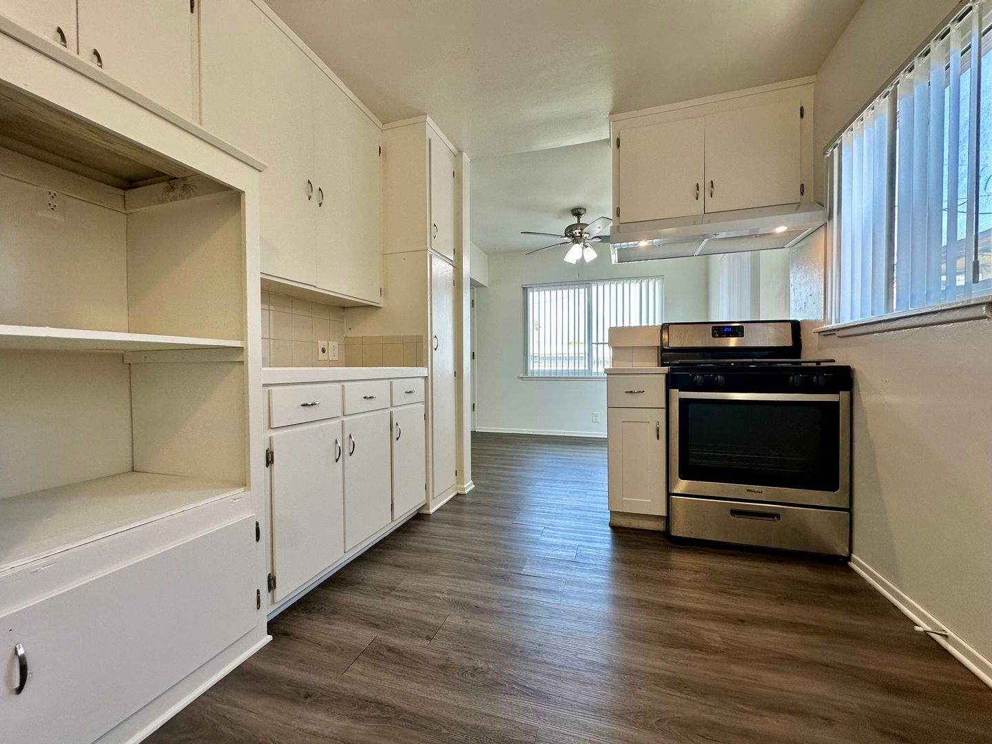 Hawthorne Apartment: 12516 Truro Avenue