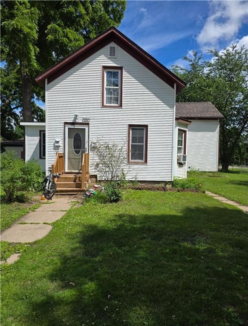 River Falls Apartment: 114 S 4th St