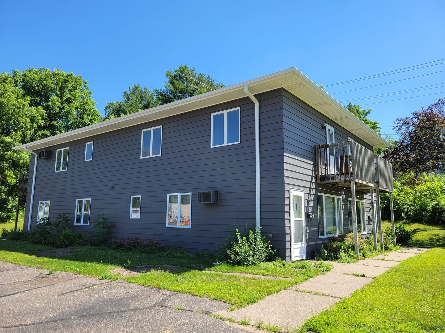 River Falls Apartment: 308 S Winter St