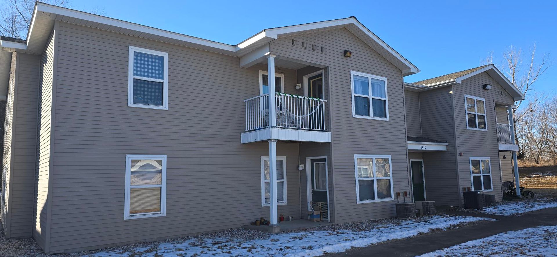 River Falls Apartment: 1460 Cemetery Rd