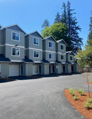 Spacious 2BR/1.5BA Townhome – photo 1